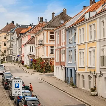 Dinbnb Appartments L Traditional Bergenshouse I Charming I Familiy *