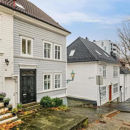 Dinbnb Appartments L Traditional Bergenshouse I Charming I Familiy Apartamento Bergen